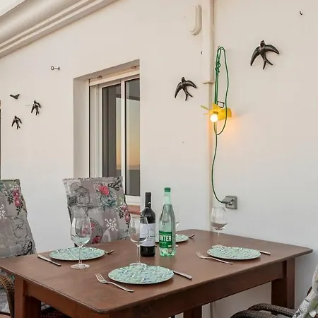 Casa Susan, Penthouse Apartment, View Over Old Town & The Sea